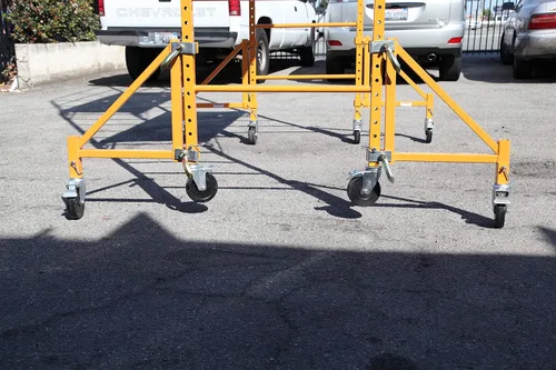 Vista 2 de CBMScaffold - Torre de andamio multiusos, cuadrada, estilo panadero, con abrazadera mejorada en paquete de soporte de 18 pulgadas, capacidad de 12