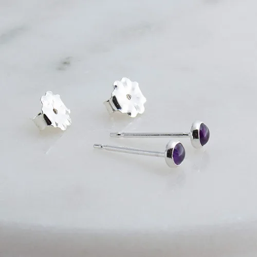 Vista 15 de Aretes pequeños de plata de ley para cartílago, tragus, hélix, múltiples piercings hipoalergénicos, piedra natal para mujer, juego de bisel