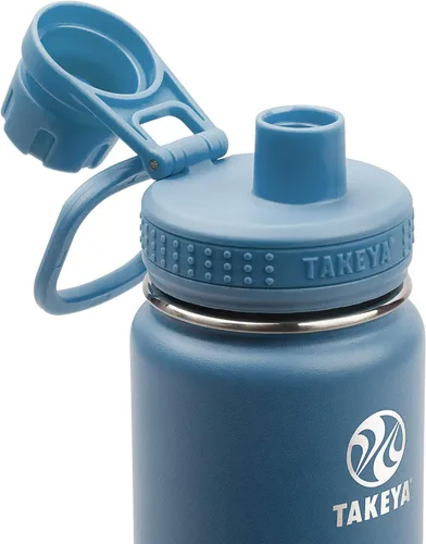 Vista 2 de Takeya Actives Botella de Agua con Tapa de Boquilla, Botella con Doble Aislamiento de Acero Inoxidable, Apta para Lavavajillas y Sin BPA, Botella