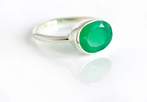 Vista 83 de Oval Birthstone Ring Bezel Set in Vermeil Gold, Sterling Silver, or Rose Gold, Stacking Birthstone Ring [rOMB]