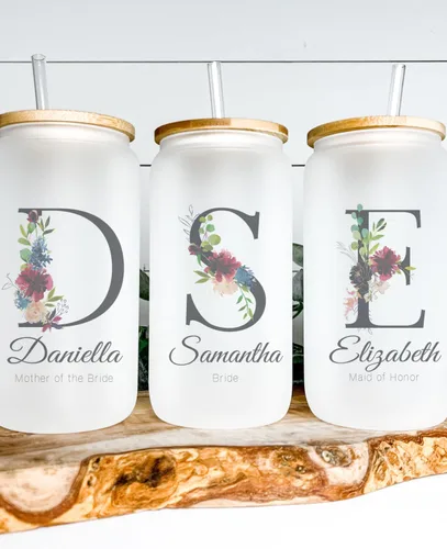 Vista 2 de Juego de vasos de cristal personalizados con pajita, regalo de Navidad, diseño personalizado con tu nombre y título, regalo de dama de honor