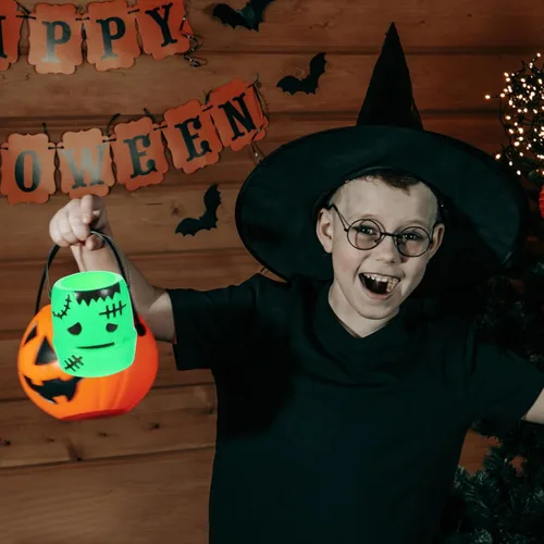 Vista 9 de Cubo de caramelos de calabaza mini cesta de dulces de Halloween con asa para golosinas de fiesta y niños truco o trato
