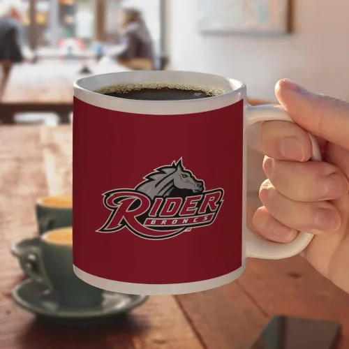 Vista 4 de Taza de cerámica con el logotipo principal de la Universidad Rider, taza de regalo novedosa para café, té y bebidas calientes, 11oz, blanca