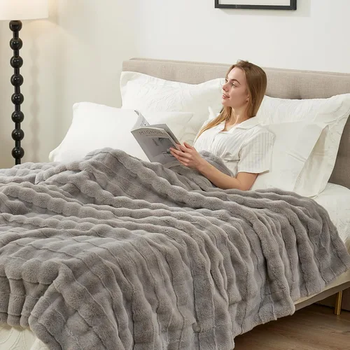 Vista 22 de Cozy Bliss Manta mullida de piel sintética para sofá, cama, sala de estar, 50 x 60 pulgadas