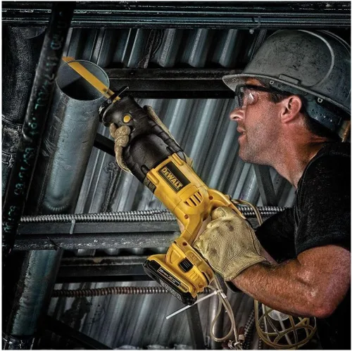 Vista 7 de Juego de adaptador de batería DeWALT, DCA2203C, de 20 voltios, para herramientas de 18 voltios, sierra sable