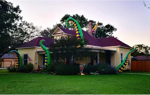 Vista 6 de TrendBox Tentáculos inflables de pulpo gigante de 14.7 pies con soplador y cuerda de luz, utilizados para decoración de fiestas de Halloween