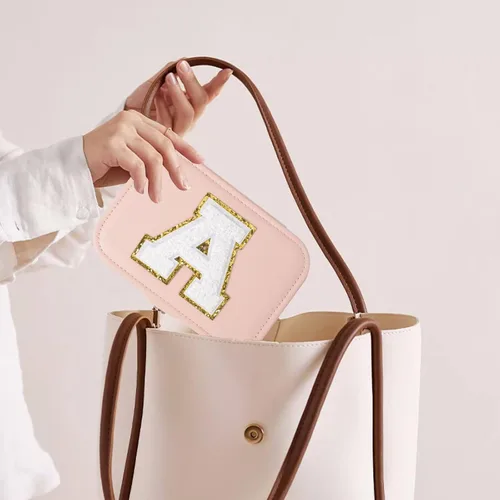 Vista 5 de ChezMax Joyero personalizado, organizador de joyas con inicial, regalos esenciales de viaje para mujeres, mamá, amigas, regalos de cumpleaños