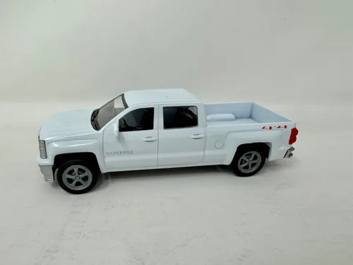 Vista 3 de Chevrolet Silverado camión con bicicleta o ATV, 1:43, 3 estilos surtidos, por NewRay