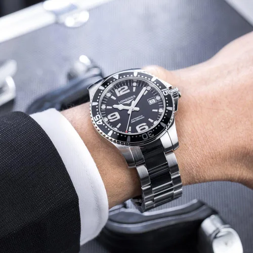Vista 5 de Longines HydroConquest reloj automático para hombre con esfera negra L3.741.4.56.6, Negro -, Moderno