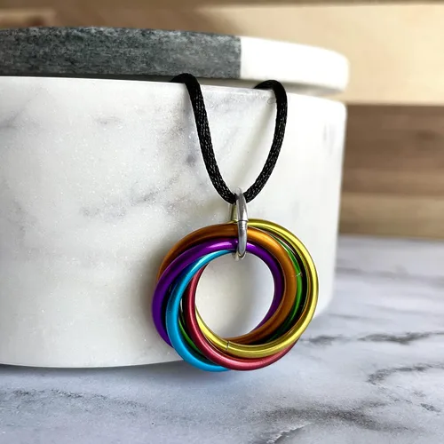 Vista 2 de Collares Mobii (Multicolor) Combinaciones de Colgantes, Joyería Fidget de Espiral de Bucle Infinito Eterno