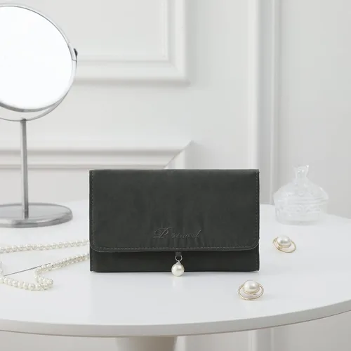Vista 6 de HOMEHIVE Rollo organizador de joyas de viaje plegable, exquisito organizador de joyas portátil para collares de viaje, anillos, aretes, relojes