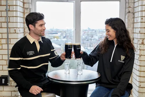Vista 5 de Guinness Camiseta de rugby tradicional de manga larga negra y crema, producto oficial, camiseta negra, talla S a 4XL para hombre