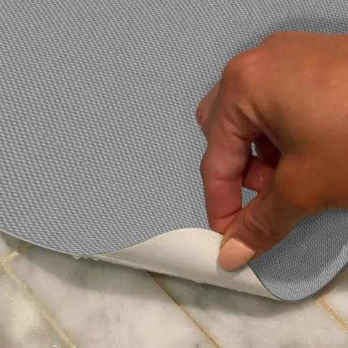 Vista 3 de Kahuna Grip™ Alfombrilla antideslizante para baño y ducha - Gris (14x27)