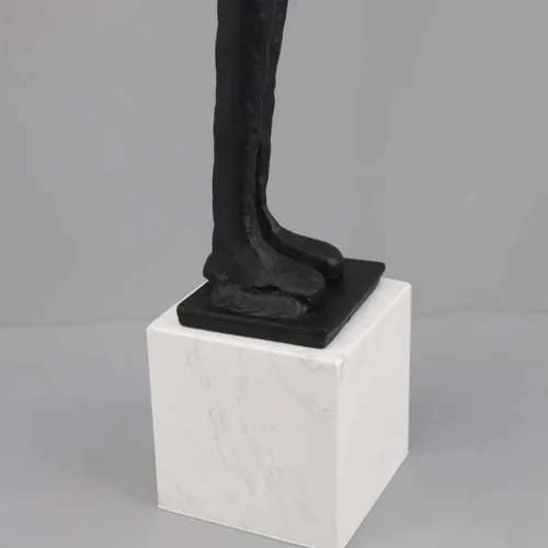 Vista 9 de Estatua de ángel sin cabeza de metal famoso de 20 pulgadas en pedestal blanco para exhibición del museo y decoración del hogar