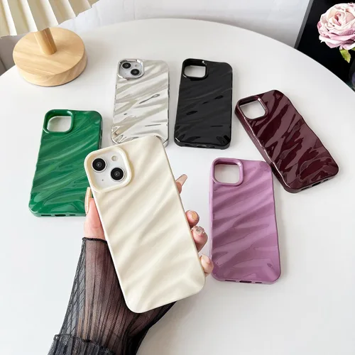 Vista 2 de Caseative - Carcasa para iPhone 13, color negro Patrón de ondulación de agua Forma de onda rizada suave