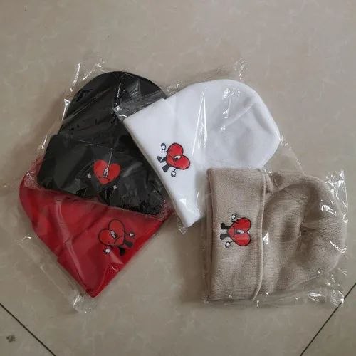 Vista 7 de Bad Rabbit Bunny Merch - Gorro de punto con puños, gorro diario para hombres y mujeres
