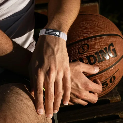 Vista 2 de Cómodas pulseras de alerta médica personalizadas para mujeres y hombres, pulsera médica grabada personalizada con correa de silicona magnética