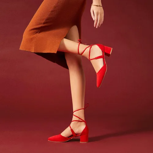 Vista 7 de Heel The World Tacones con cordones para mujer, tacones gruesos con punta puntiaguda, sandalias de vestir de bloque bajo con tiras para mujer