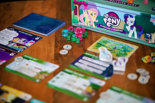 Vista 5 de Renegade Game Studios My Little Pony: Adventures in Equestria Juego de construcción de mazos para 1-4 jugadores