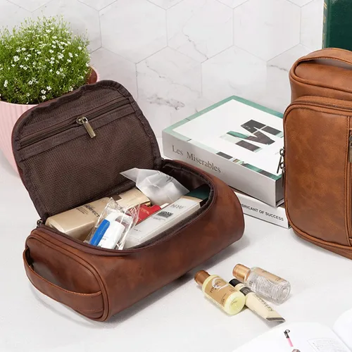 Vista 3 de Neceser personalizado para hombres, marido, novio, papá, cuero con capacidad para viaje, kit de viaje hecho a mano con grabado personalizado, nombre