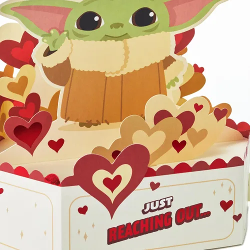 Vista 4 de Hallmark Paper Wonder - Tarjeta de amor desplegable, Star Wars Baby Yoda, para el día de San Valentín, aniversario o felicitación (gesto de amistad)