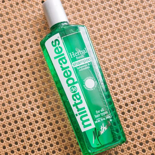 Vista 5 de Mirta de Perales Champú de Hierbas para Cabello Normal a Grasa Complejo Hexaplant y proteína de trigo, equilibra el cuero cabelludo, añade brillo