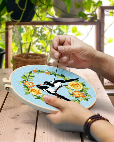 Vista 4 de TINDTOP Kit de Bordado para Principiantes Adultos, Kit de Bordado de Pájaros para Principiantes, Incluye Tela de Bordado Aros Hilos para Amantes