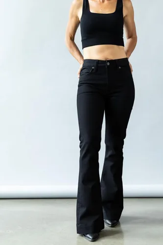 Vista 2 de Kimes Ranch Jennifer - Jeans de tiro ultra alto para mujer Negro