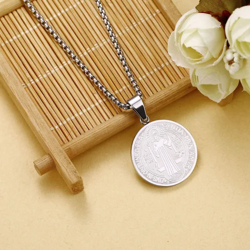 Vista 4 de Yonhon Collar de medalla de San Benito de acero inoxidable exorcismo católico regalo para hombres