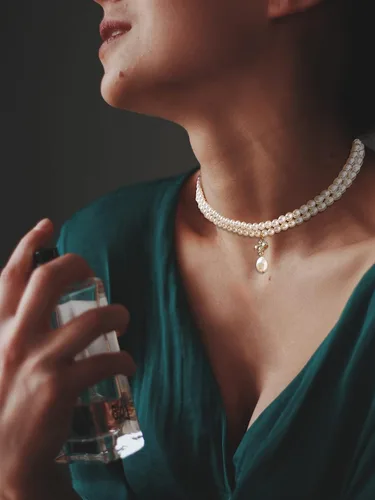Vista 4 de Gargantilla de perlas de diamantes de imitación boho para mujer, gargantilla de perlas multicapa para niñas