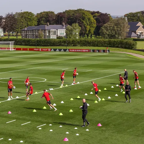 Vista 5 de FORZA Soccer SuperCone - Domos de entrenamiento (paquete de 20) Conos jumbo de 5.5 pulgadas para entrenamiento de velocidad y agilidad Opciones