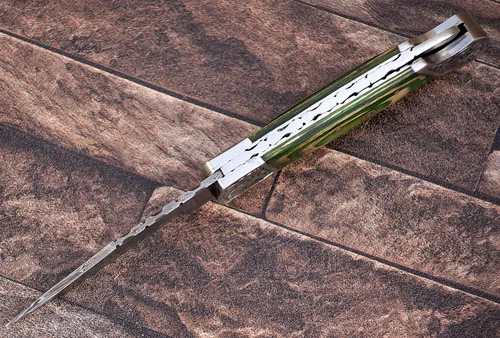 Vista 3 de Cuchillo plegable de 9 pulgadas de largo, escala de cuerno de toro con refuerzo de acero grabado, hoja de acero de damasco forjada a mano de 4 Verde