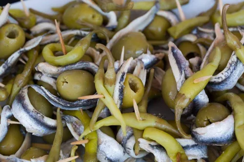 Vista 3 de Matiz Piparras - Pimientos de guindilla vascos, verdes, 6.4 oz Pimientos en escabeche españoles de España