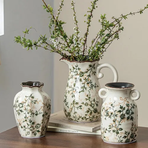 Vista 23 de Jarrón de cerámica verde y blanco con asa, florero rústico para decoración de hogar estilo “chinoiserie”, “grandmillenial” y toscano, jarrón
