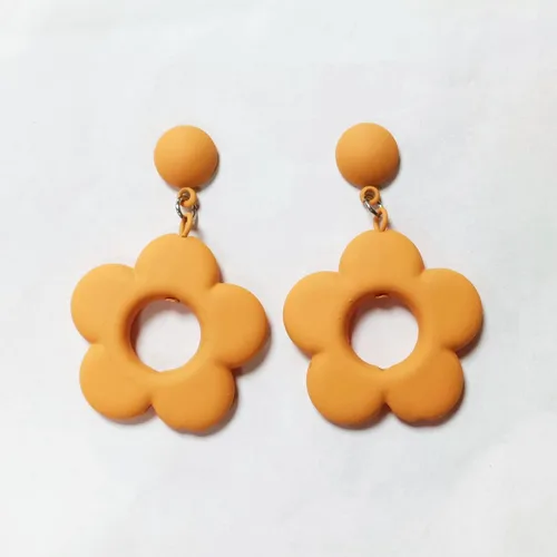 Vista 6 de Aretes retro de margaritas Aretes colgantes de flor naranja para mujer Disco, Hippie, accesorios de fiesta bohemios
