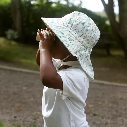 Vista 4 de JAN & JUL Sombrero de sol Xplorer de algodón ajustable para niños 50+ UPF Gris ceniza