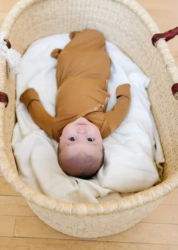 Vista 6 de Vestido de bebé Copper Pearl - Vestidos anudados para recién nacidos para bebé niño y niña, vestidos de bebé suaves y elásticos de manga larga