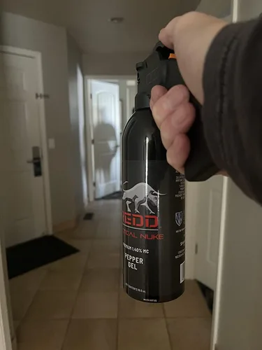 Vista 5 de REDD Spray de pimienta, Tactical Nuke - (1.40% MC) Gel pimienta de máxima resistencia y funda de nailon - (16 onzas)