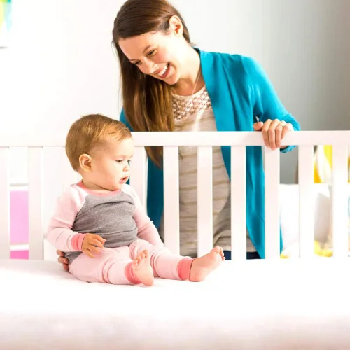 Vista 2 de Lullaby Earth Colchón para cuna no tóxico, impermeable, se adapta a camas estándar para bebés y niños pequeños, color blanco