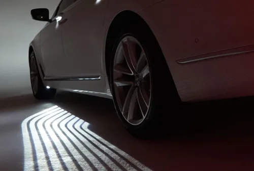 Vista 6 de iJDMTOY luz de bienvenida con alas de ángel estilo Bimmer, micro-óptica LED, luz de alfombra, ajuste universal compatible con cualquier auto, SUV