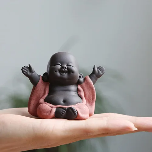 Vista 4 de Qikuver Buda Maitreya Laughing, estatua de Buda de cerámica, adorno de escultura de té, juego de té para decoración de hogar, oficina, automóvil