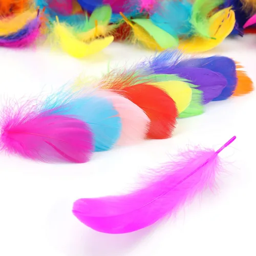 Vista 5 de MWOOT Más de 450 plumas coloridas de la naturaleza, manualidades, plumas de ganso decorativas para atrapasueños, diadema, joyería, boda, fiestas