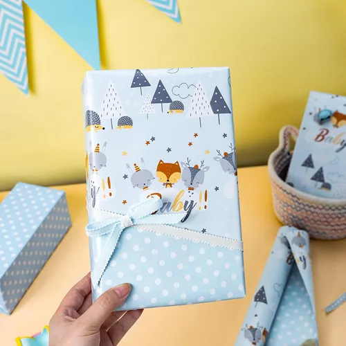 Vista 5 de Homeral Rollo de papel para envolver regalos azul para baby shower - Rollo mini - 17 pulgadas x 16.5 pies - Juego reversible de papel de regalo