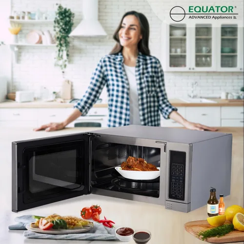 Vista 2 de Horno de microondas 3 en 1 Equator de acero inoxidable de 1.2 pies cúbicos con convección, parrilla y sensor de cocción, encimera SS negra