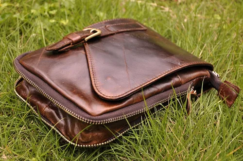Vista 5 de Le'aokuu Bolsa para la cintura, cartera al hombro, pequeña bolsa mensajero, cangurera café de cuero genuino para hombre, Coffee), 611-1