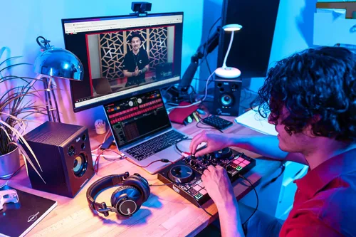Vista 3 de Hercules DJLearning Kit MK2 — Kit todo en uno para aprender a mezclar — Software y tutoriales incluidos
