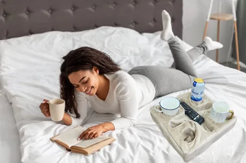 Vista 3 de Almohada para sofá y cama, bandeja de refrigerio de sofá para bebidas/control remoto/soporte para aperitivos (beige)