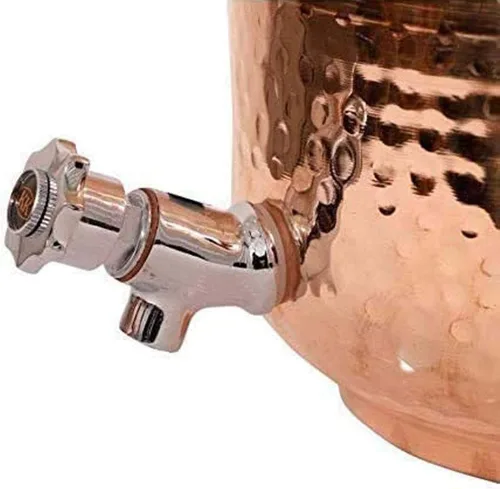 Vista 2 de Dispensador de agua de cobre puro martillado a mano indio hecho a mano de 4 litros, tanque de almacenamiento de agua curativa ayurveda con botella
