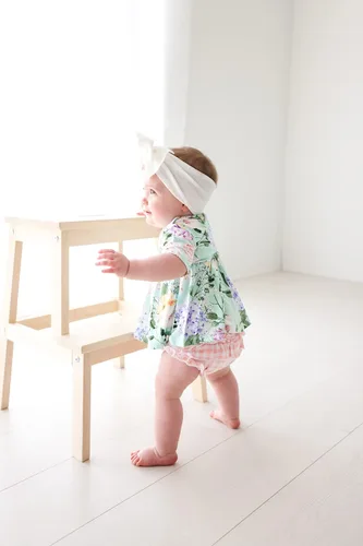 Vista 3 de Posh Peanut Conjunto básico de manga corta con peplum top y Bloomer - Conjunto de volantes Bummie - Viscosa suave de bambú