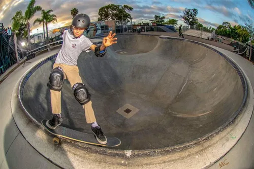 Vista 4 de Cascos Triple 8 Certified Sweatsave.r XS-S-M-L-XL Diferentes modelos Casco de skate y skate